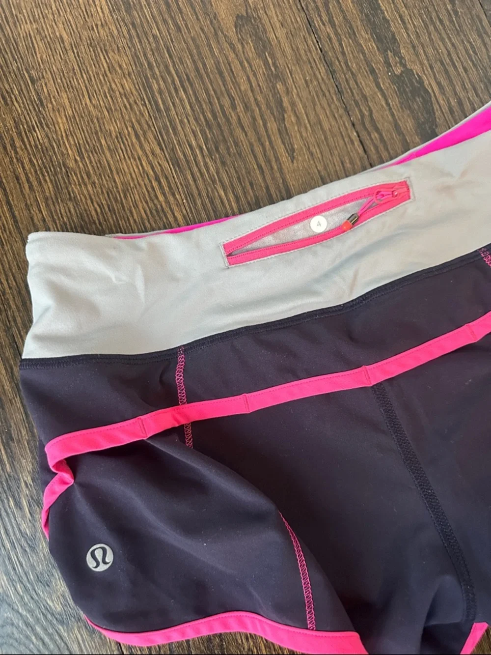 Lululemon Speed Short 2.5” - Picture 3 of 4